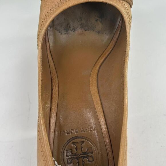 TORY BURCH British Tan Leather Gold Logo Peep Toe US 8 M Slip-on Wedge Heel Pump - Picture 9 of 12